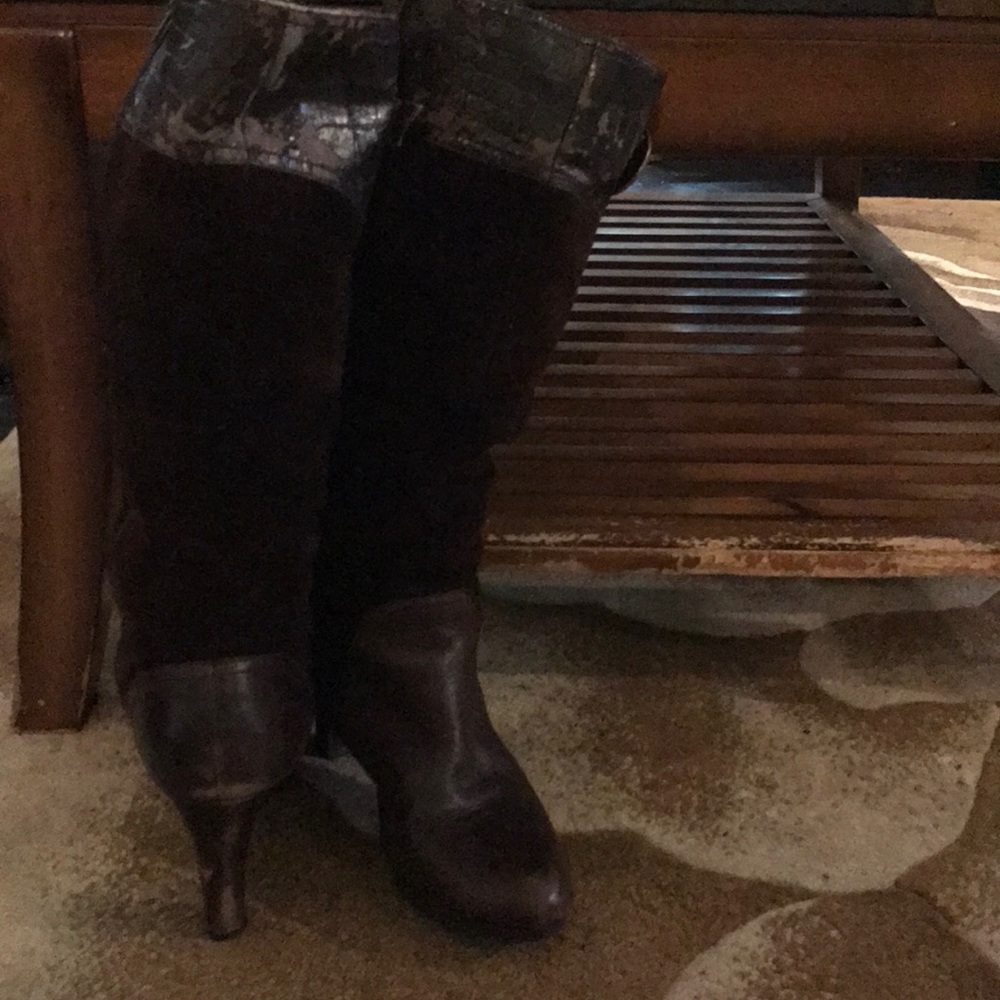Boots - Picture 4 of 4